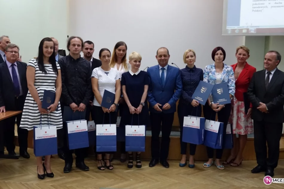 Powiat Nowosądecki: Awanse dla nauczycieli i zmiany w szkołach - zdjęcie 10