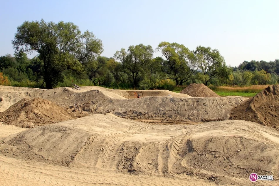 Fotorelacja z placu budowy pumptracka przy Al. Piłsudskiego - zdjęcie 14