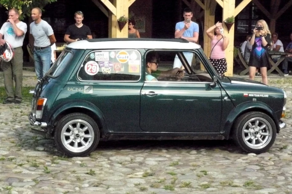 Nowy Sącz opanowały zabytkowe auta retro - zdjęcie 2