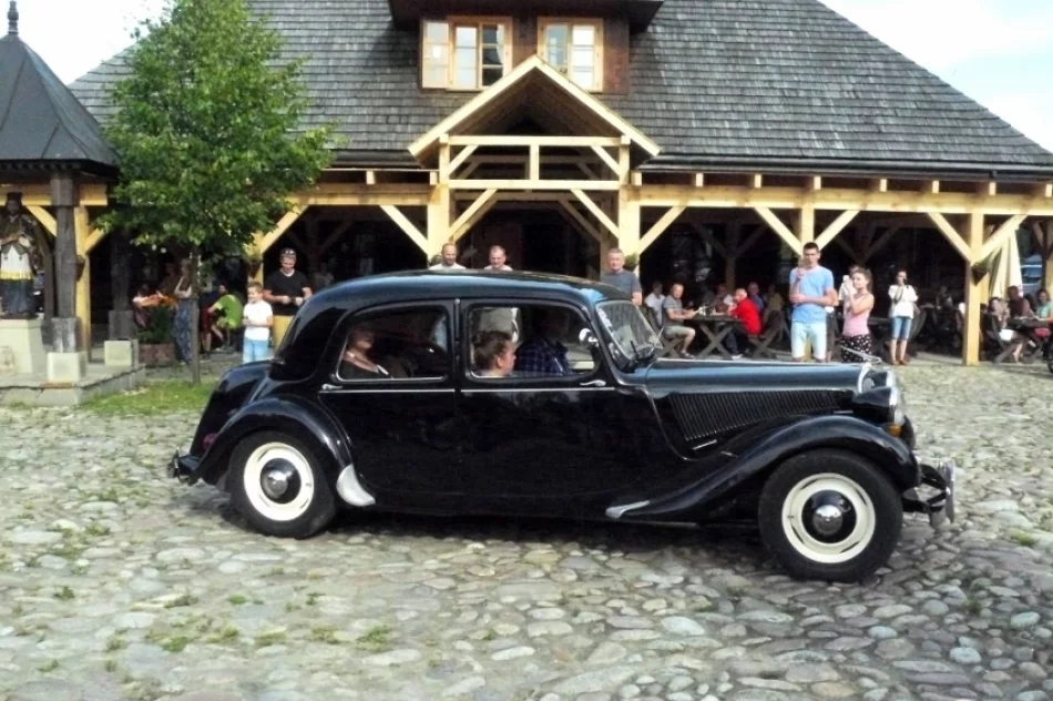 Nowy Sącz opanowały zabytkowe auta retro - zdjęcie 3