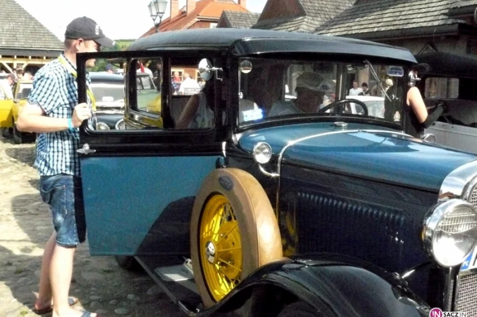 Nowy Sącz opanowały zabytkowe auta retro - zdjęcie 9