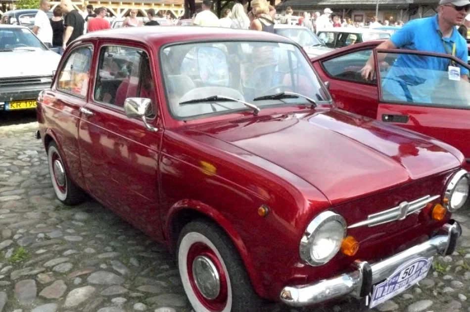 Nowy Sącz opanowały zabytkowe auta retro - zdjęcie 11