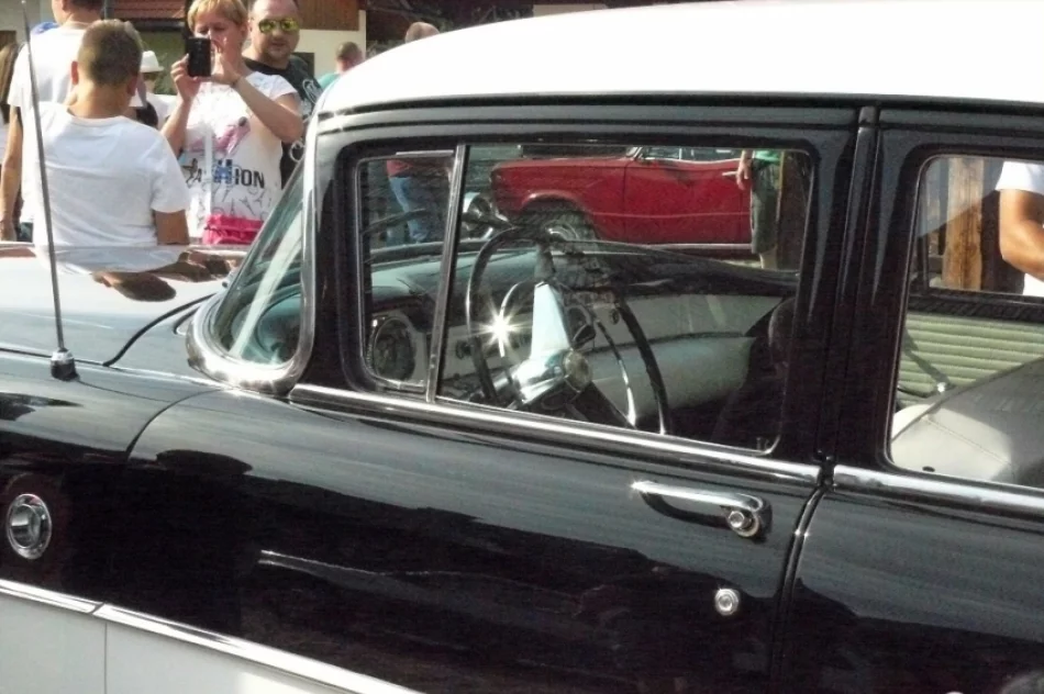 Nowy Sącz opanowały zabytkowe auta retro - zdjęcie 14