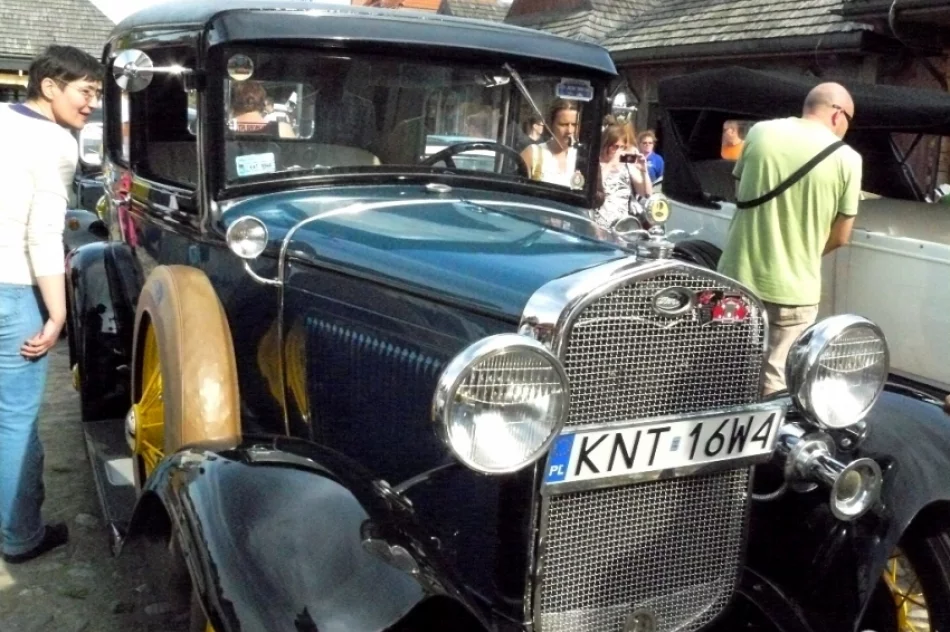 Nowy Sącz opanowały zabytkowe auta retro - zdjęcie 16