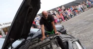 Drift, jazda na dwóch kołach i skoki przez płonącą obręcz - zdjęcie 4