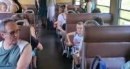 Marszałek Sowa w pociągu retro do Kasiny Wielkiej - zdjęcie 1