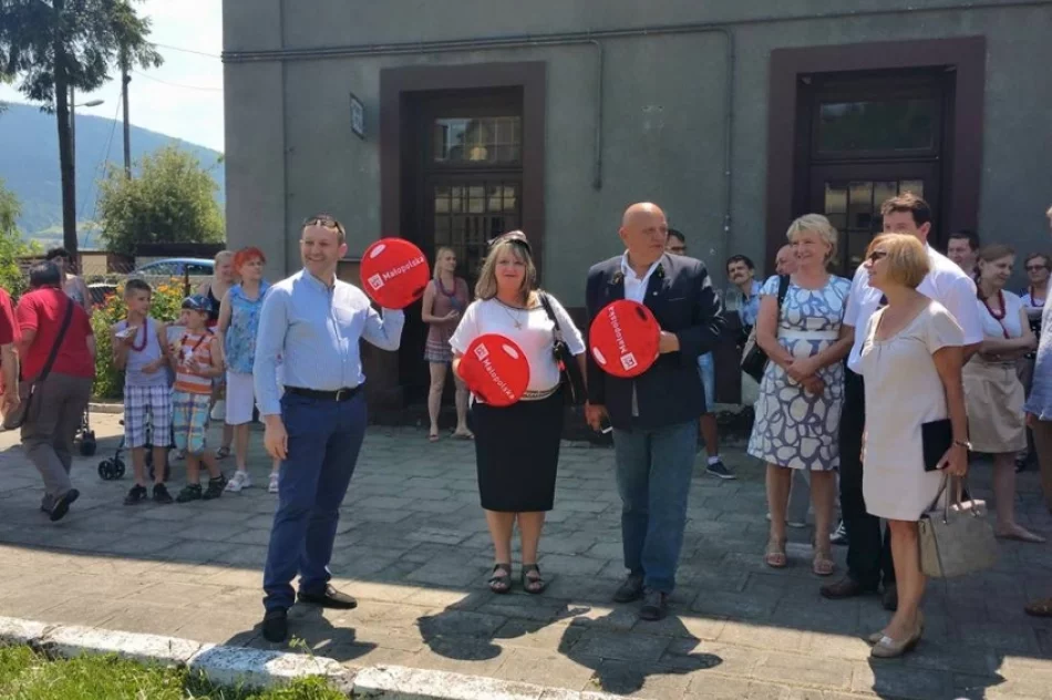 Nowosądeckie Stowarzyszenie Miłośników Kolei zainaugurowało edycję kursów pociągami retro po Małopolsce. - zdjęcie 2