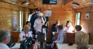 Marszałek Sowa w pociągu retro do Kasiny Wielkiej - zdjęcie 4