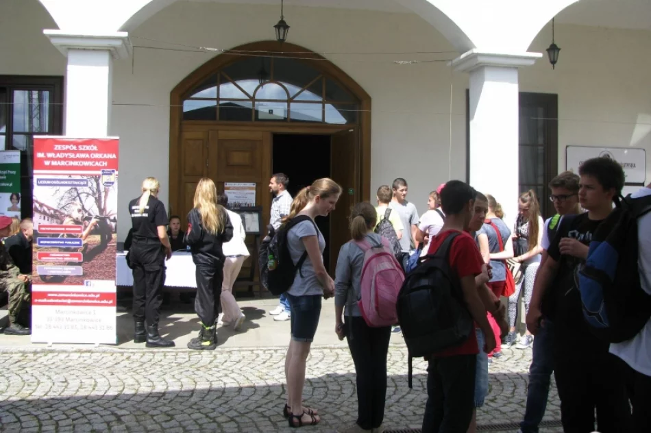 Gimnazjaliści z Koniuszowej uczestniczyli w „Targach Pracy i Przedsiębiorczości” - zdjęcie 4