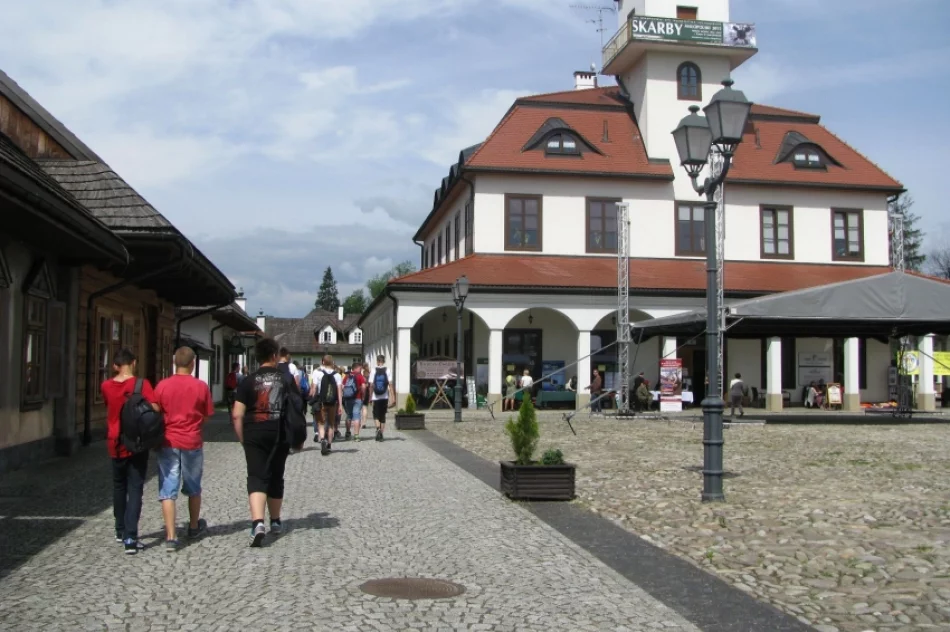 Gimnazjaliści z Koniuszowej uczestniczyli w „Targach Pracy i Przedsiębiorczości” - zdjęcie 5