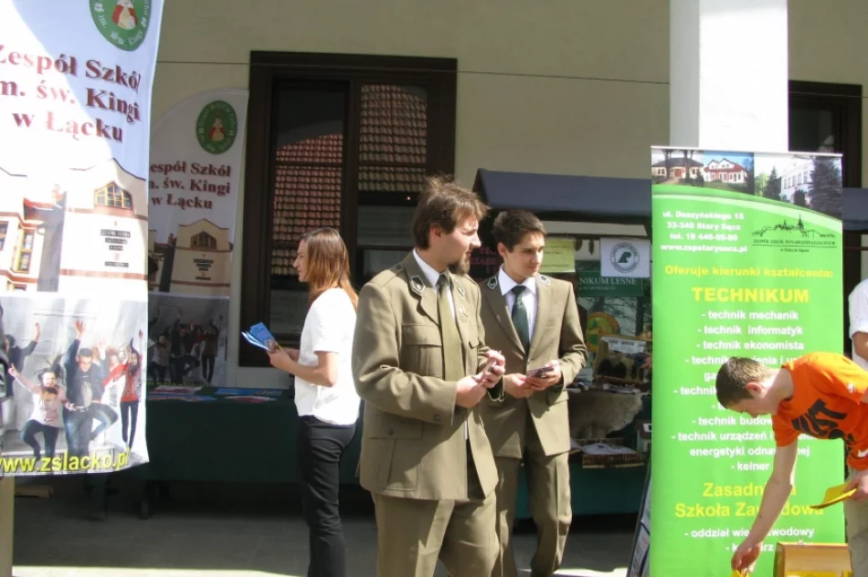 Gimnazjaliści z Koniuszowej uczestniczyli w „Targach Pracy i Przedsiębiorczości” - zdjęcie 6