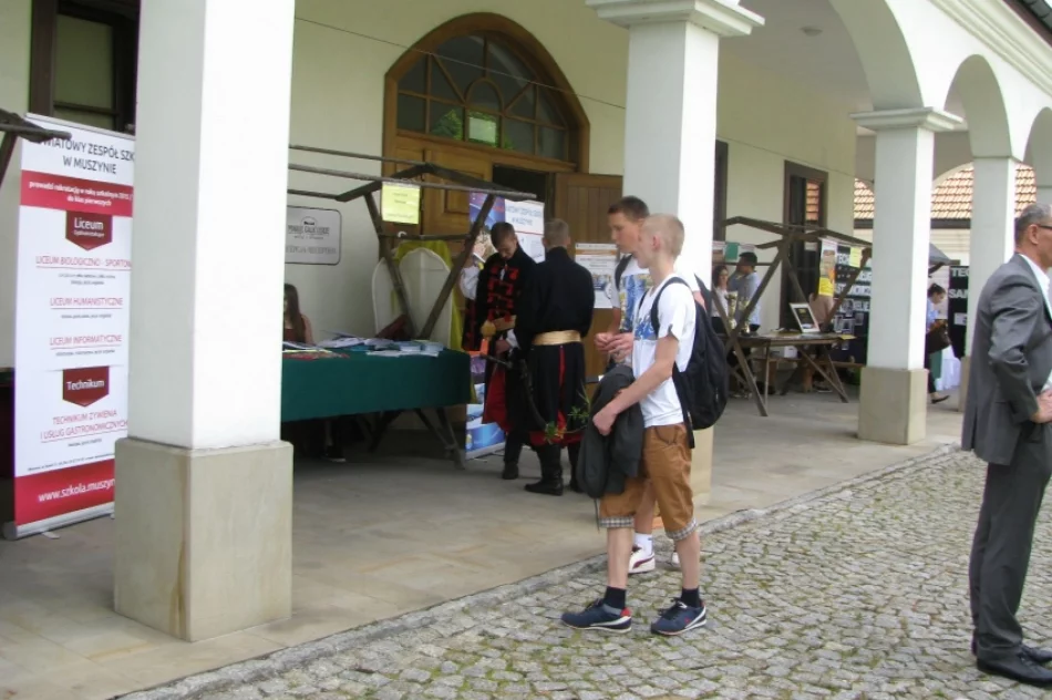 Gimnazjaliści z Koniuszowej uczestniczyli w „Targach Pracy i Przedsiębiorczości” - zdjęcie 8