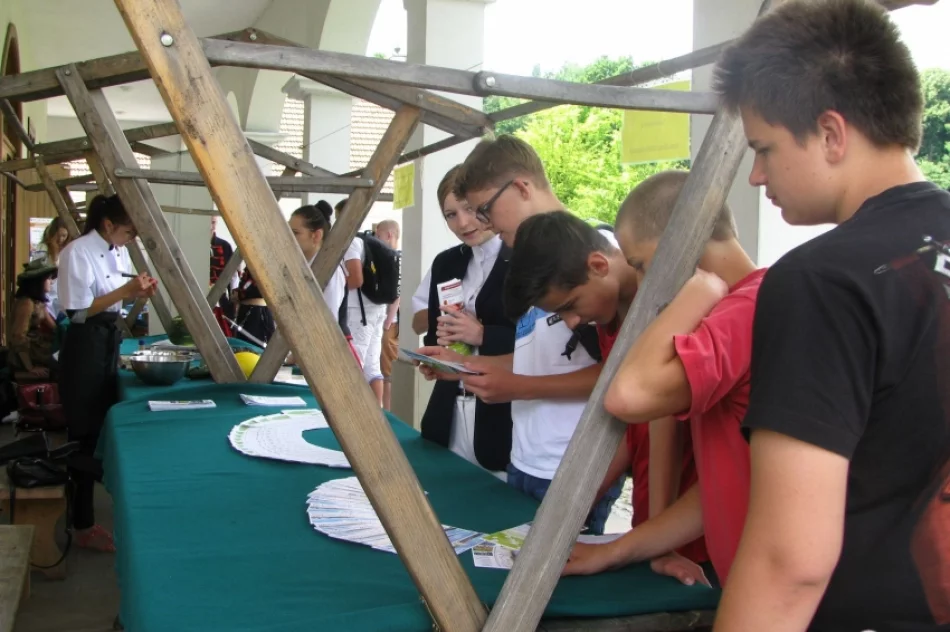 Gimnazjaliści z Koniuszowej uczestniczyli w „Targach Pracy i Przedsiębiorczości” - zdjęcie 9