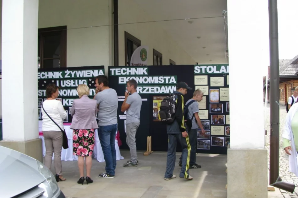 Gimnazjaliści z Koniuszowej uczestniczyli w „Targach Pracy i Przedsiębiorczości” - zdjęcie 10