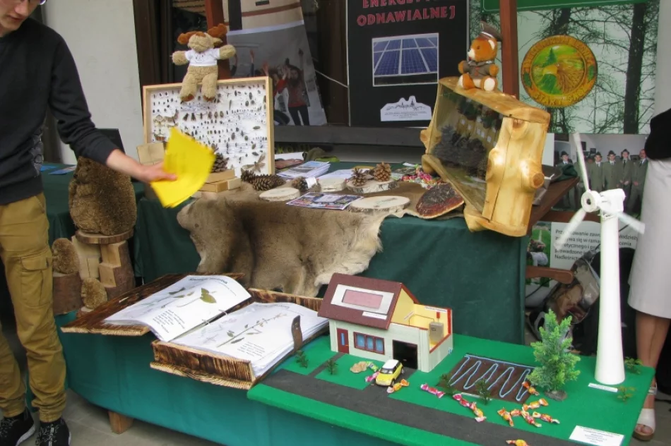 Gimnazjaliści z Koniuszowej uczestniczyli w „Targach Pracy i Przedsiębiorczości” - zdjęcie 16