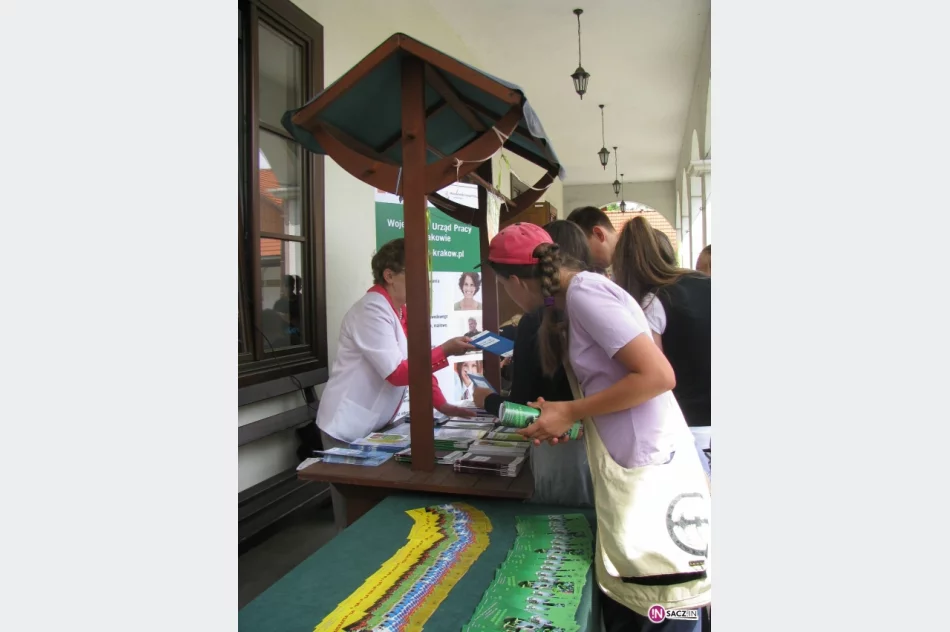 Gimnazjaliści z Koniuszowej uczestniczyli w „Targach Pracy i Przedsiębiorczości” - zdjęcie 19