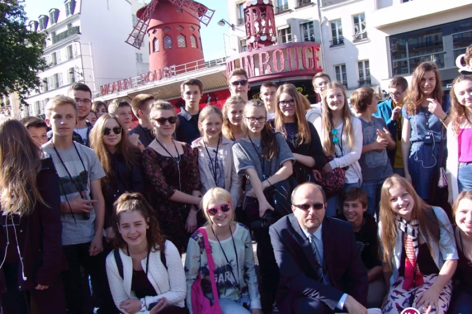 Fotorelacja z podróży szkoły Chrobrego sądecko-polskimi śladami przez trzy stolice – Pragę, Paryż i Brukselę. - zdjęcie 11