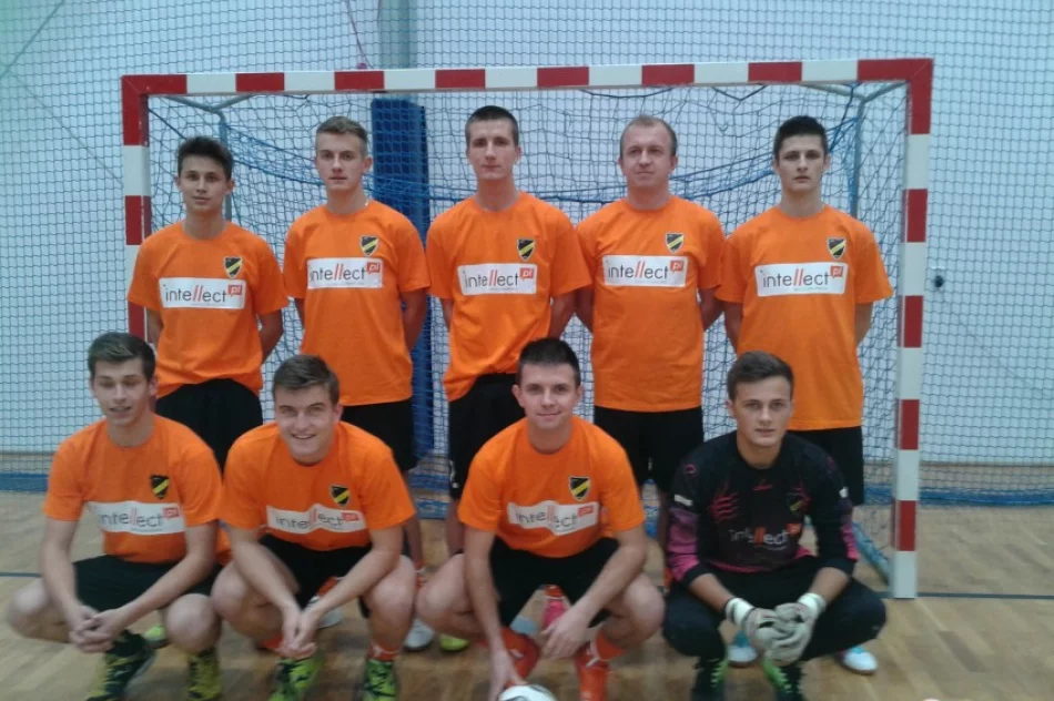 Bank Spółdzielczy przewodzi halowej rywalizacji - zdjęcie 2