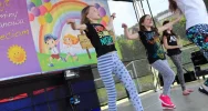 Tłumy na pikniku dla dzieci - zdjęcie 1