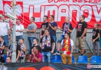 Limanovia ze Zniczem przy sztucznym oświetleniu - zdjęcie główne