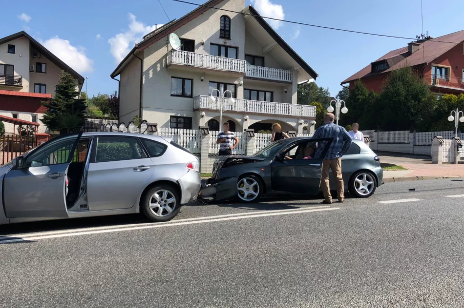 Zderzenie dwóch aut na "krajówce" - zdjęcie 2