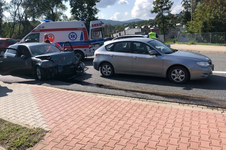 Zderzenie dwóch aut na "krajówce" - zdjęcie 3