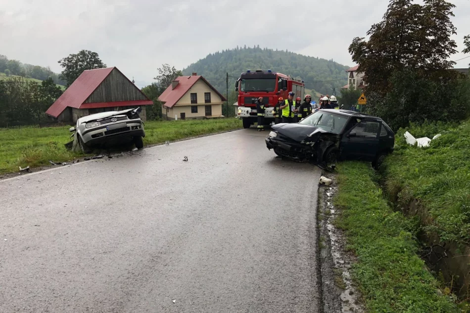 Pięć osób, w tym dziecko, trafiło do szpitala po zderzeniu aut - zdjęcie 2