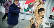 Dziadom Śmiguśnym pogoda nie przeszkodziła - jest bardzo wesoło (foto i video) - zdjęcie 3