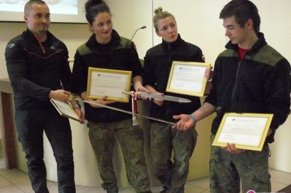 Miecz przechodni ze złotą rękojeścią i indeksy dla Tymbarku - zdjęcie 4