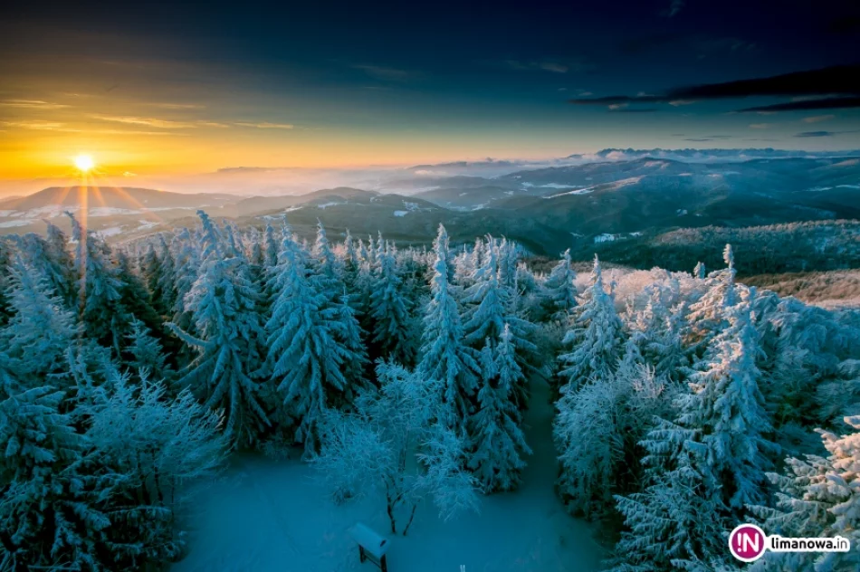 Zimowy wschód słońca na Mogielicy - zdjęcie 1