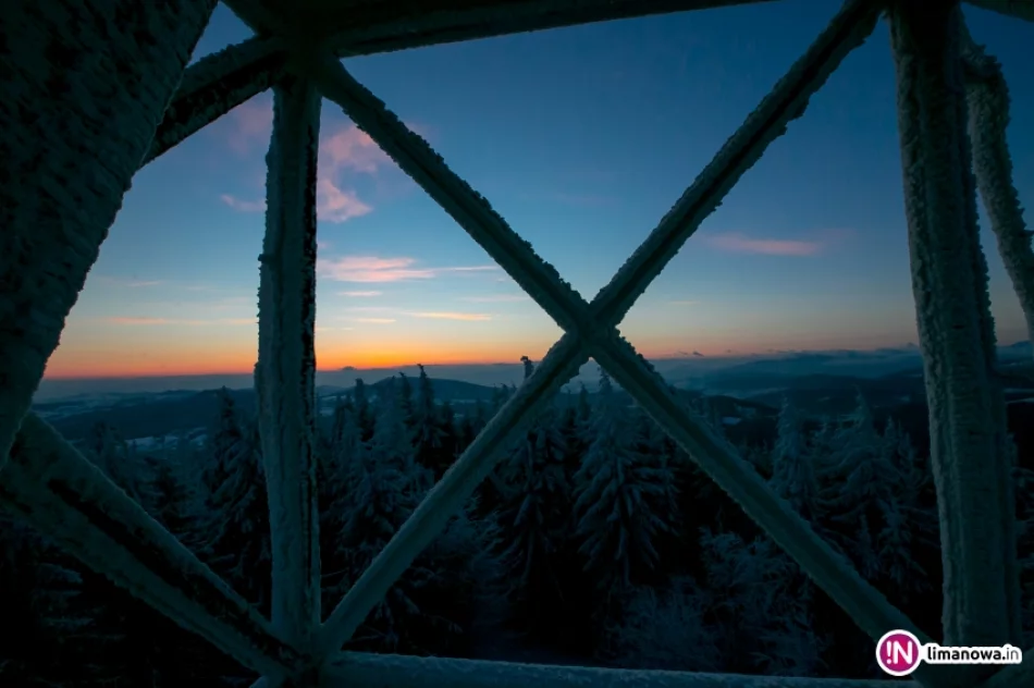 Zimowy wschód słońca na Mogielicy - zdjęcie 7