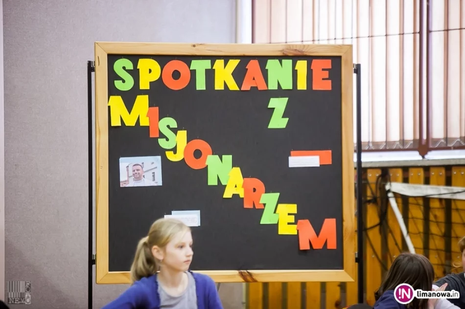 Spotaknie z ks. Mateuszem Dziedzicem w ZSS nr 4 - zdjęcie 2