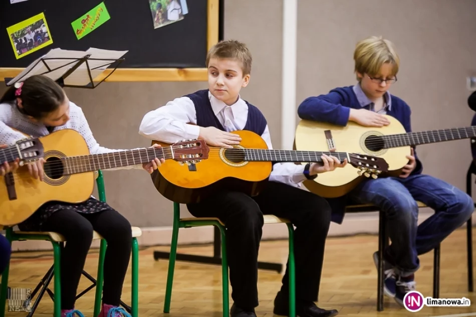 Spotaknie z ks. Mateuszem Dziedzicem w ZSS nr 4 - zdjęcie 6