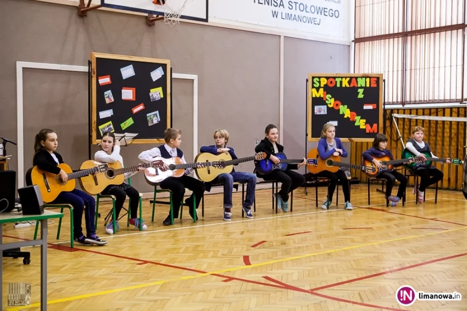 Spotaknie z ks. Mateuszem Dziedzicem w ZSS nr 4 - zdjęcie 7