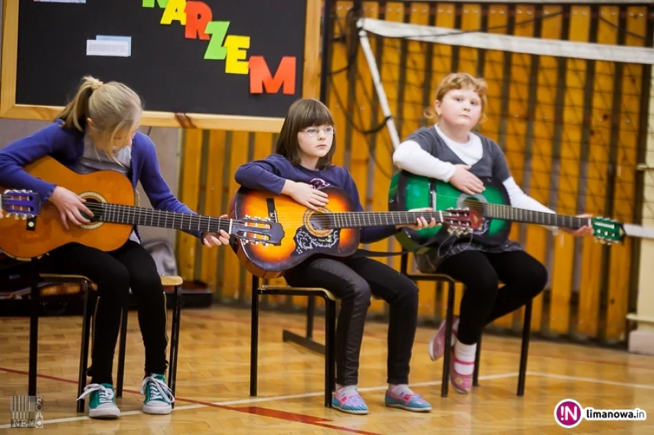 Spotaknie z ks. Mateuszem Dziedzicem w ZSS nr 4 - zdjęcie 8