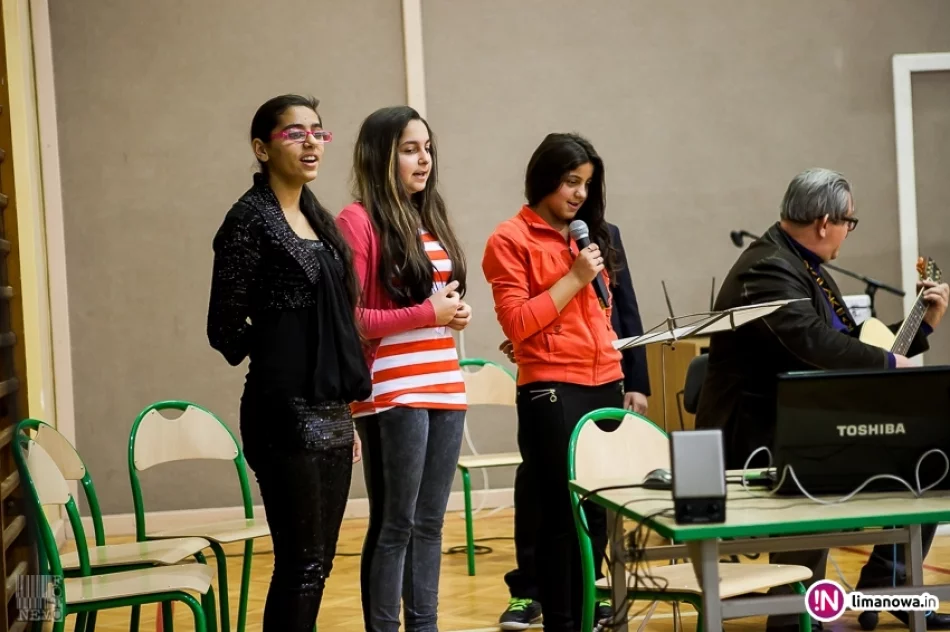 Spotaknie z ks. Mateuszem Dziedzicem w ZSS nr 4 - zdjęcie 14