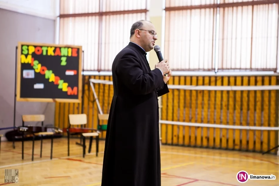 Spotaknie z ks. Mateuszem Dziedzicem w ZSS nr 4 - zdjęcie 15