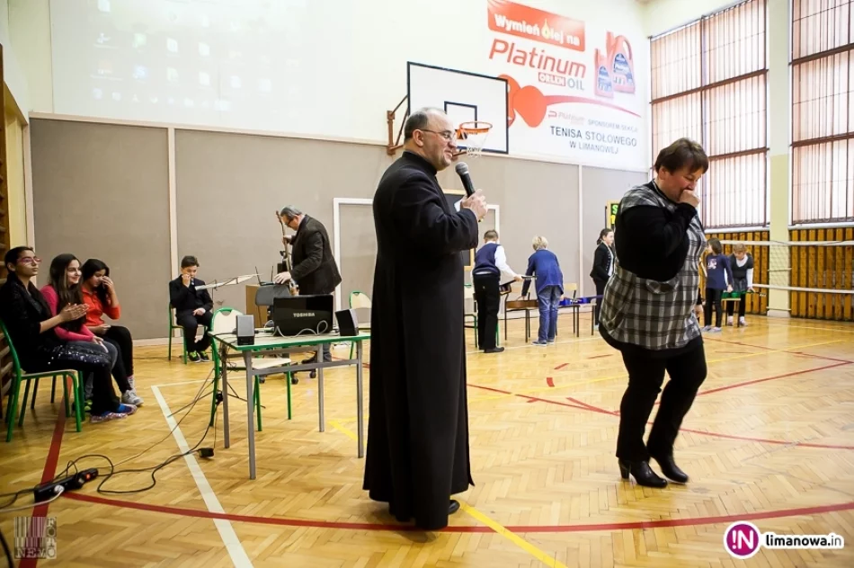 Spotaknie z ks. Mateuszem Dziedzicem w ZSS nr 4 - zdjęcie 16