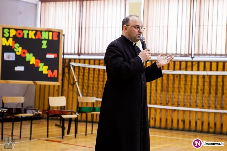 Spotaknie z ks. Mateuszem Dziedzicem w ZSS nr 4 - zdjęcie 18