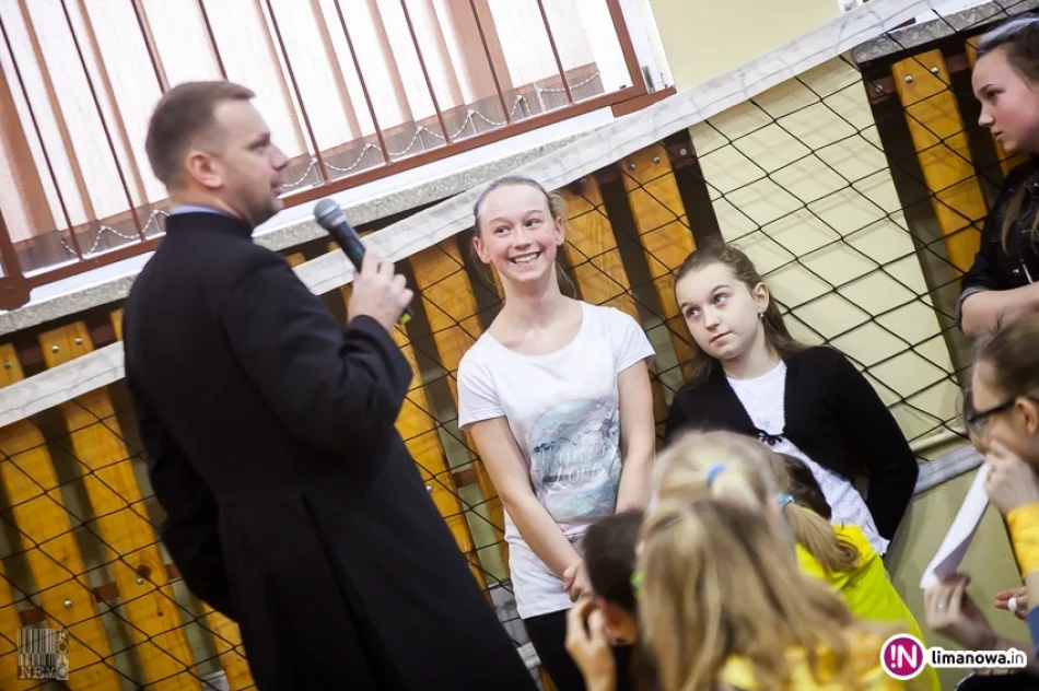 Spotaknie z ks. Mateuszem Dziedzicem w ZSS nr 4 - zdjęcie 19