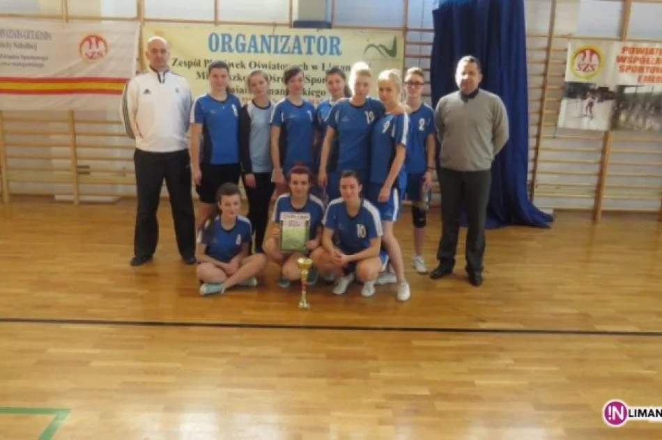 Dziewczyny z „Ekonoma” poszyły zwycięskimi śladami swoich kolegów - zdjęcie 2