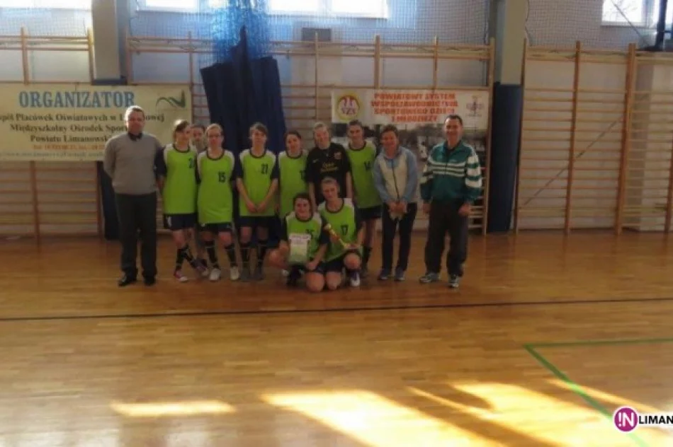 Dziewczyny z „Ekonoma” poszyły zwycięskimi śladami swoich kolegów - zdjęcie 3