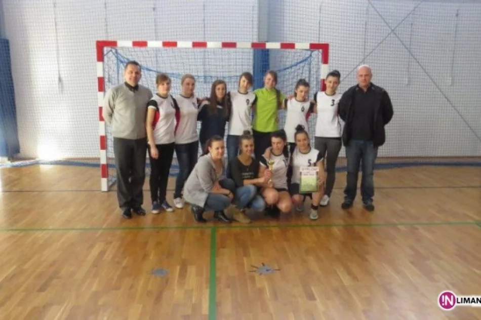 Dziewczyny z „Ekonoma” poszyły zwycięskimi śladami swoich kolegów - zdjęcie 4