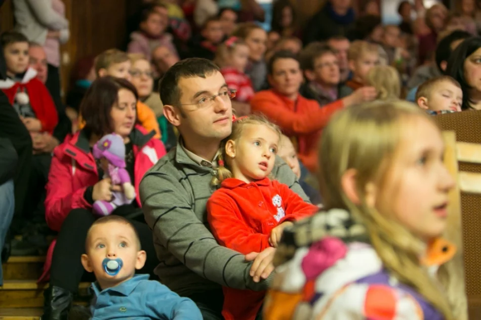 Święty Mikołaj z wizytą w Limanowej - zdjęcie 12