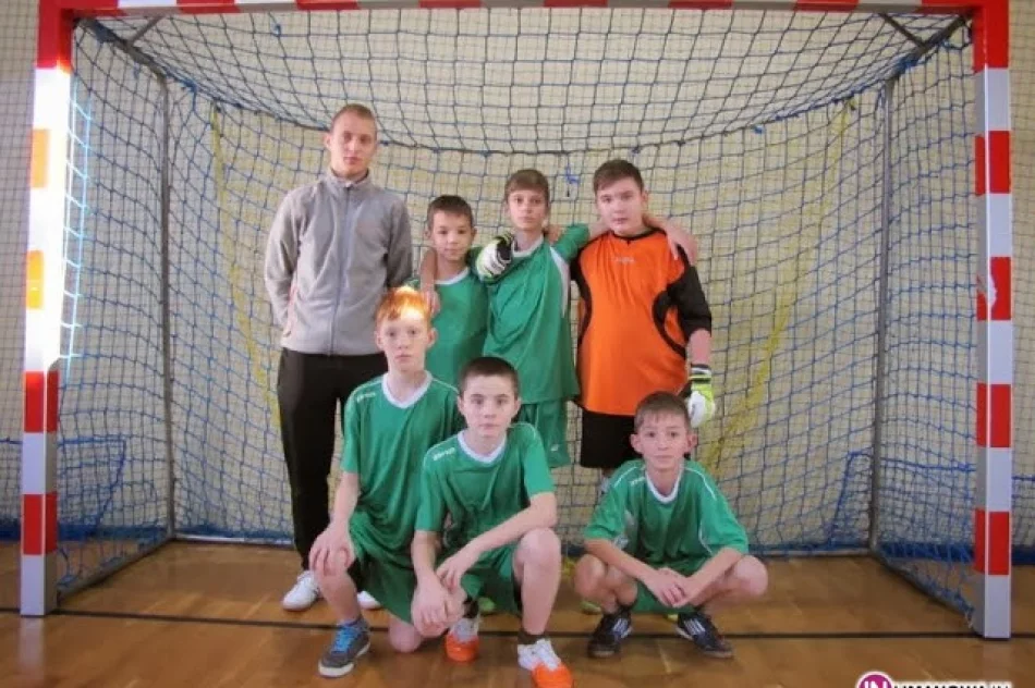 Halowy turniej o Mistrzostwo Podokręgu: kategoria młodzików - zdjęcie 3