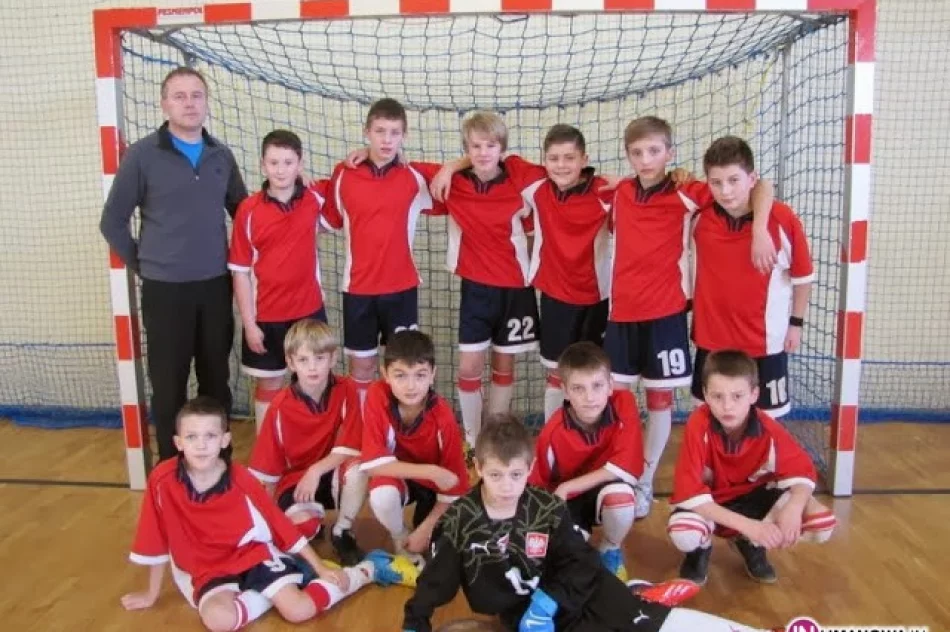 Halowy turniej o Mistrzostwo Podokręgu: kategoria młodzików - zdjęcie 4