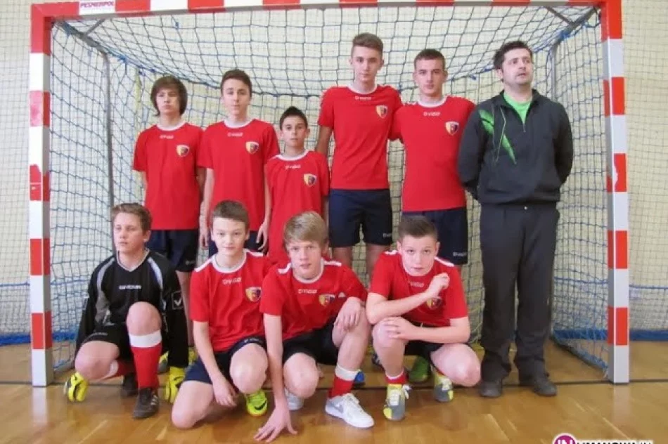 Halowe mistrzostwa powiatu: finaliści w kategorii trampkarzy - zdjęcie 2