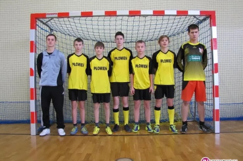 Halowe mistrzostwa powiatu: finaliści w kategorii trampkarzy - zdjęcie 3