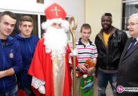 Piłkarze Wisły i Limanovii przybyli z prezentami - zdjęcie główne