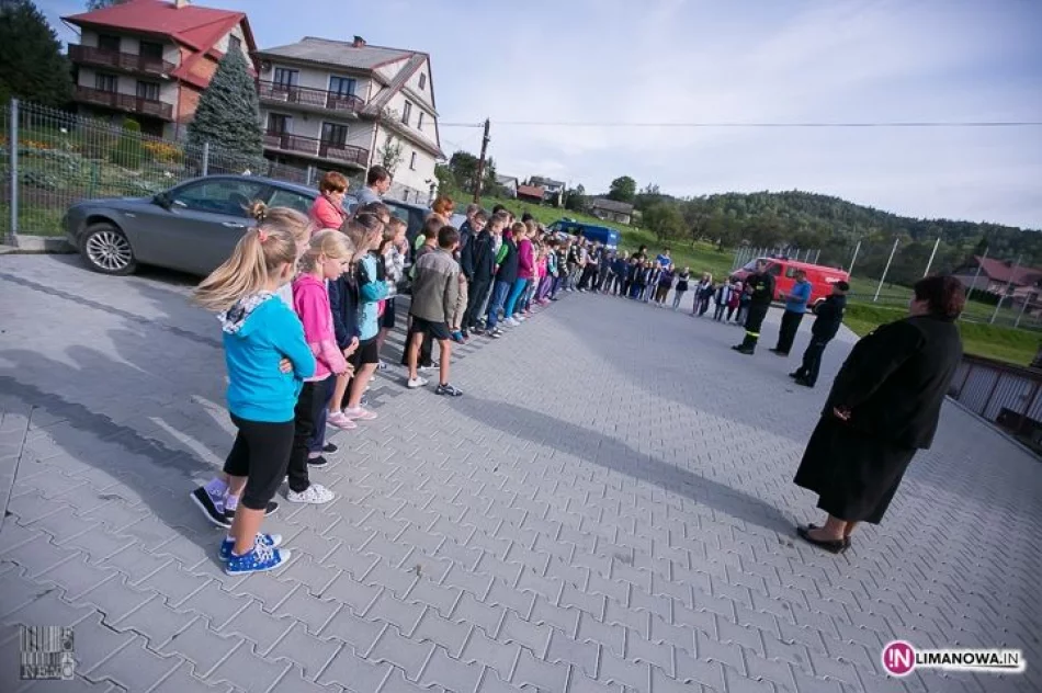 Próbne ewakuacje uczniów i przedszkolaków w Gminie Tymbark 2014 - zdjęcie 16